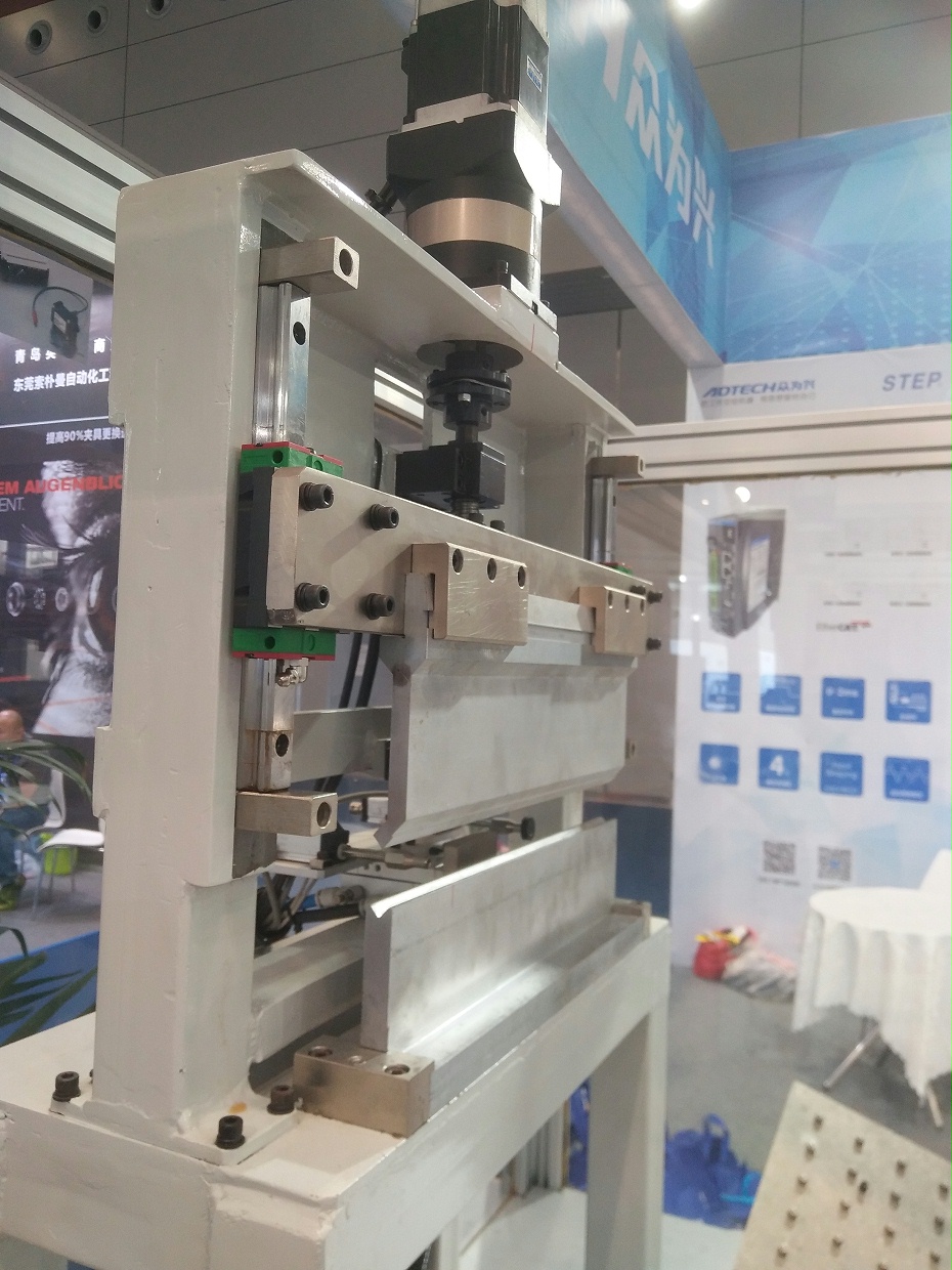 線性導軌是什么材料做的？