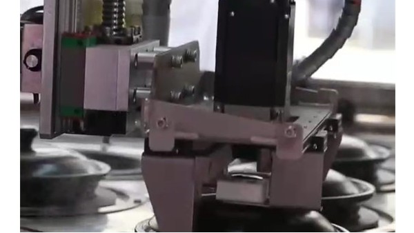 上銀導軌隨碧桂園的煲仔飯機器人現身武漢防疫一線